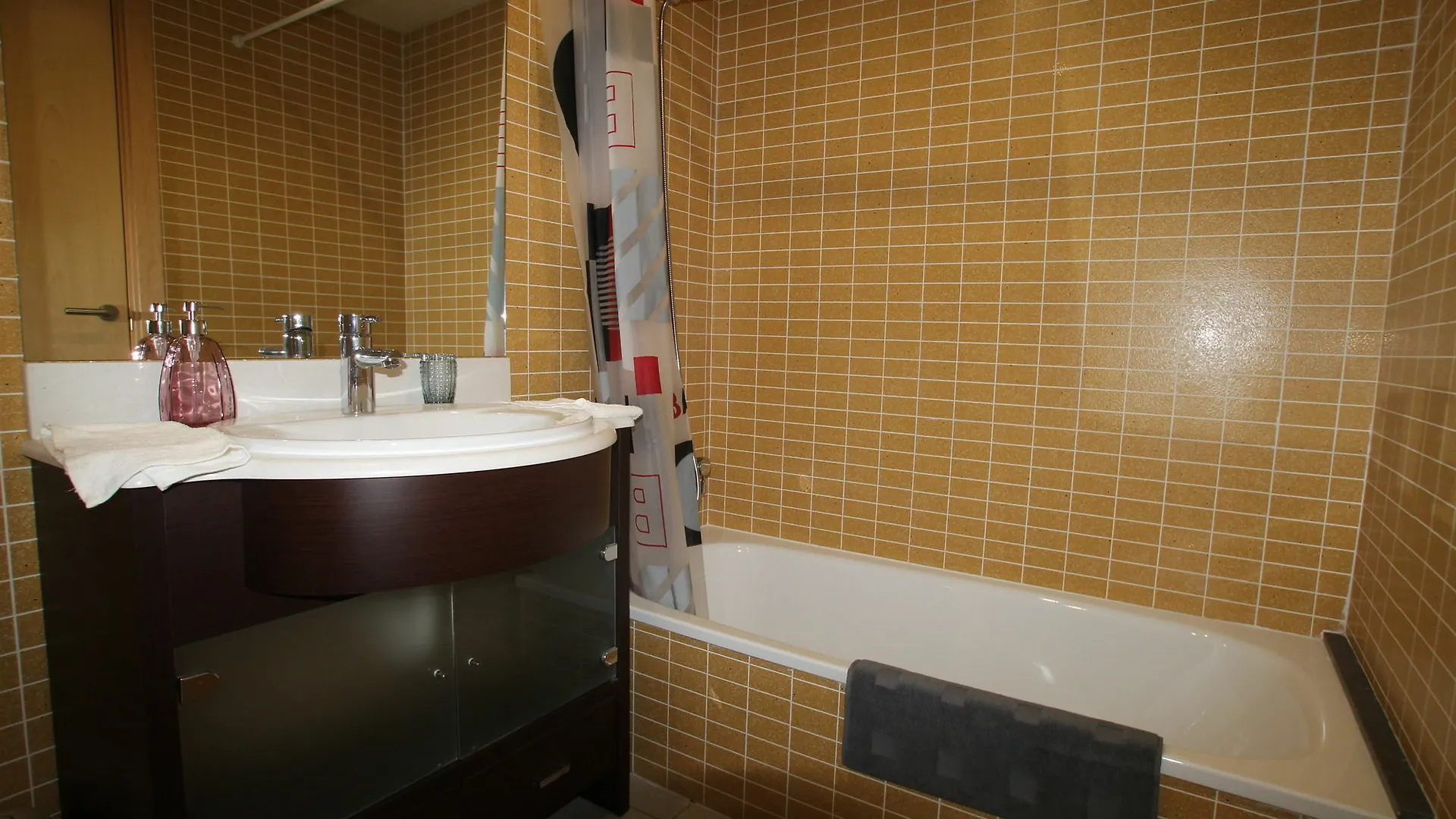 Belice Apartments 료렛 드 마르 0*,